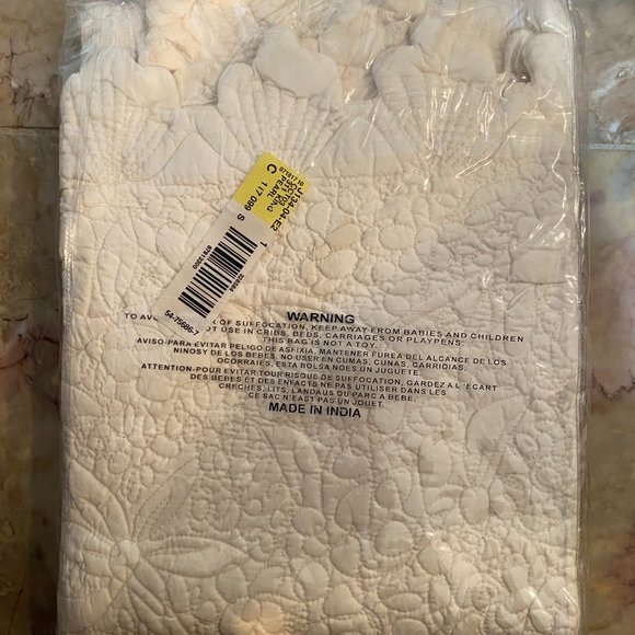 Linensource White Pillow Sham (Coquilage De La Mer Quilt Collection) - Picture 2 of 4